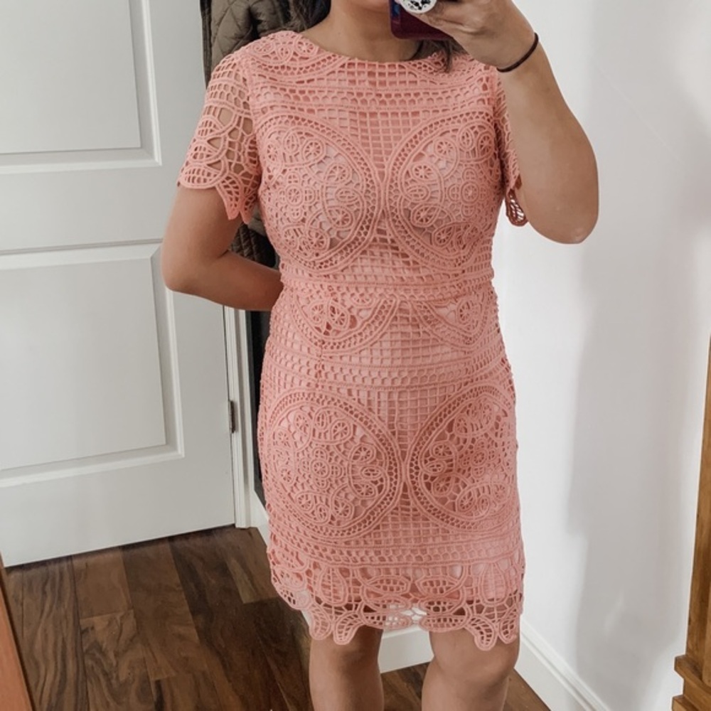 JOA Los Angeles Lace Mini Dress. Peach. M